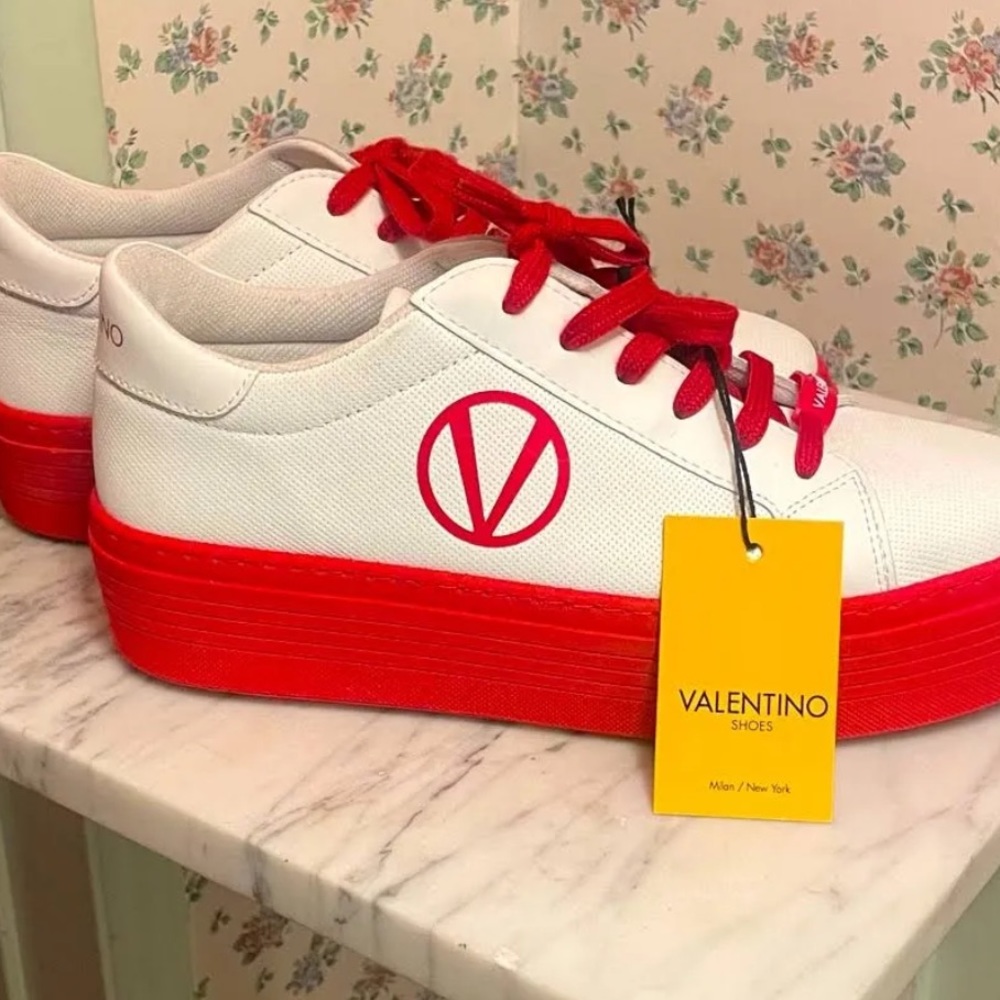 BRAND NEW Valentino women sneaker